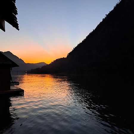Nongkhiaw The Float House Hotel Exterior photo
