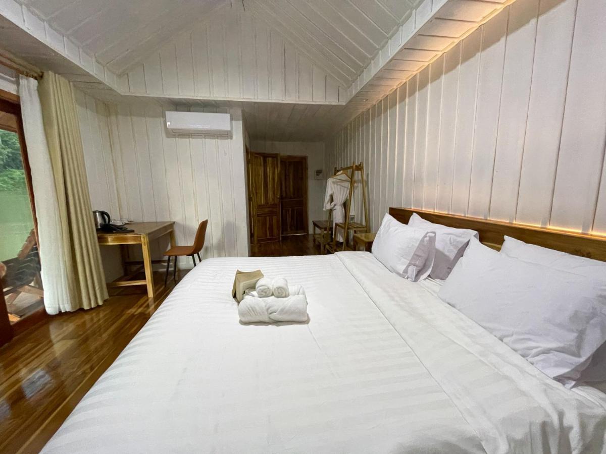 Nongkhiaw The Float House Hotel Exterior photo