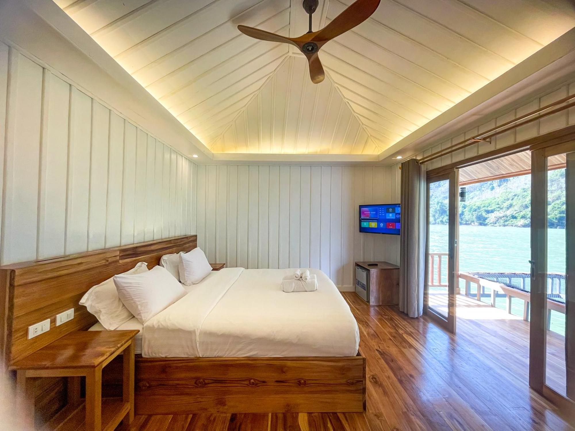 Nongkhiaw The Float House Hotel Exterior photo