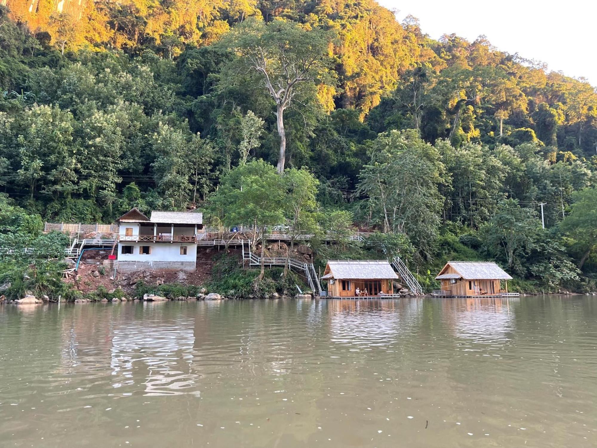 Nongkhiaw The Float House Hotel Exterior photo