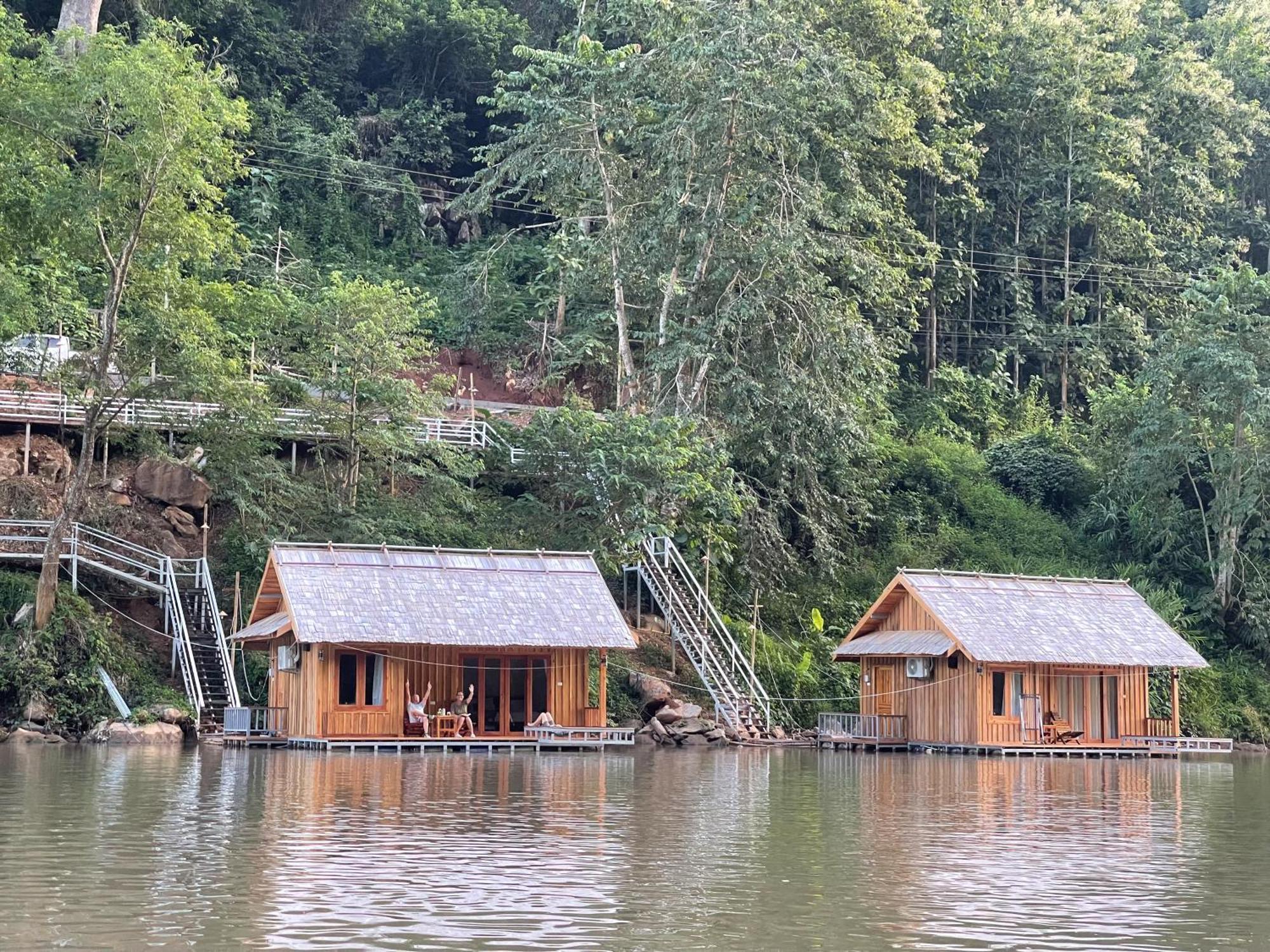 Nongkhiaw The Float House Hotel Exterior photo